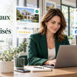 Conseillère immobilière utilisant son ordinateur, avec des illustrations de publications et d’avis clients sur les réseaux sociaux.